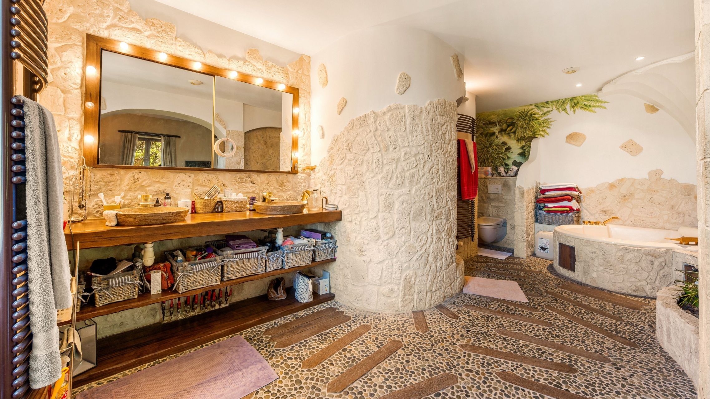 bastide 30 Pièces en vente sur AMPUS (83111)