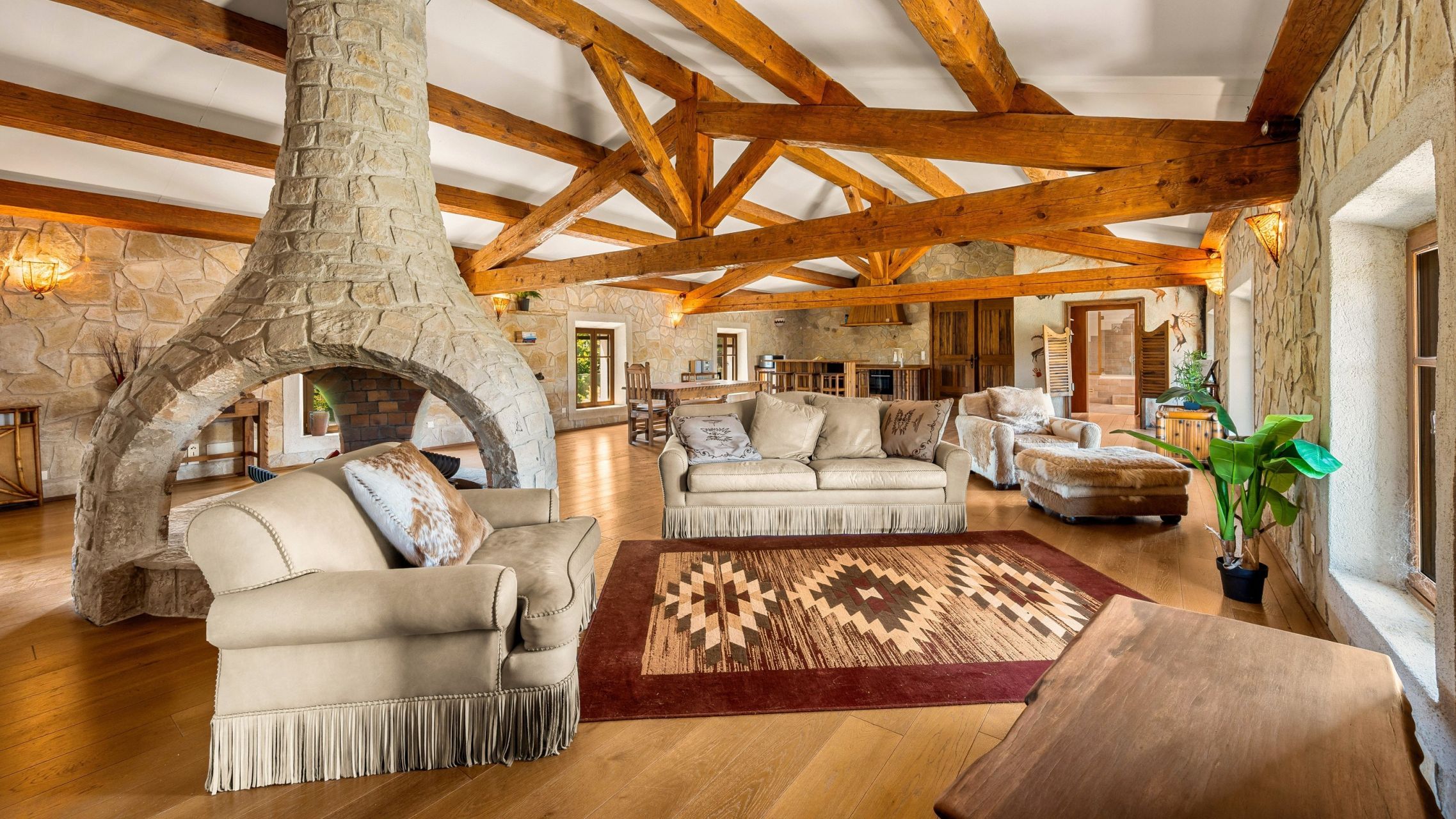 bastide 30 Rooms for sale on AMPUS (83111)