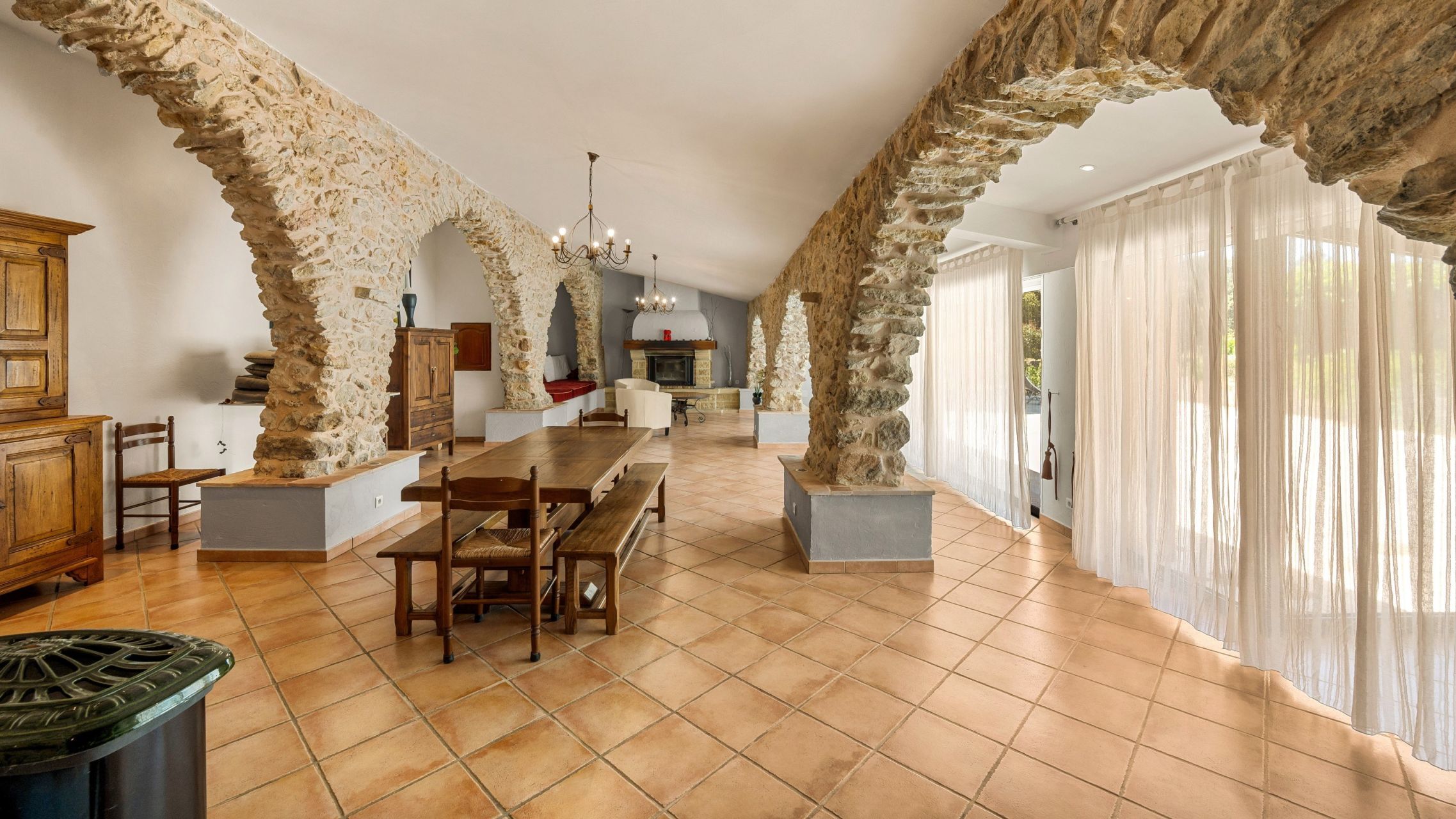 bastide 30 Rooms for sale on AMPUS (83111)