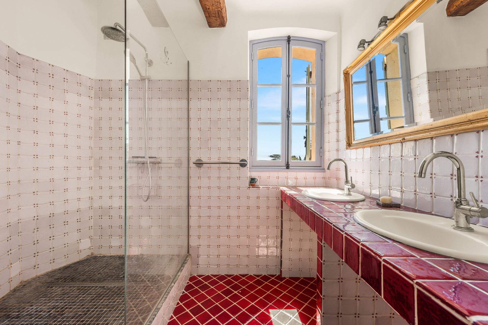 townhouse 7 Rooms for sale on VILLECROZE (83690)