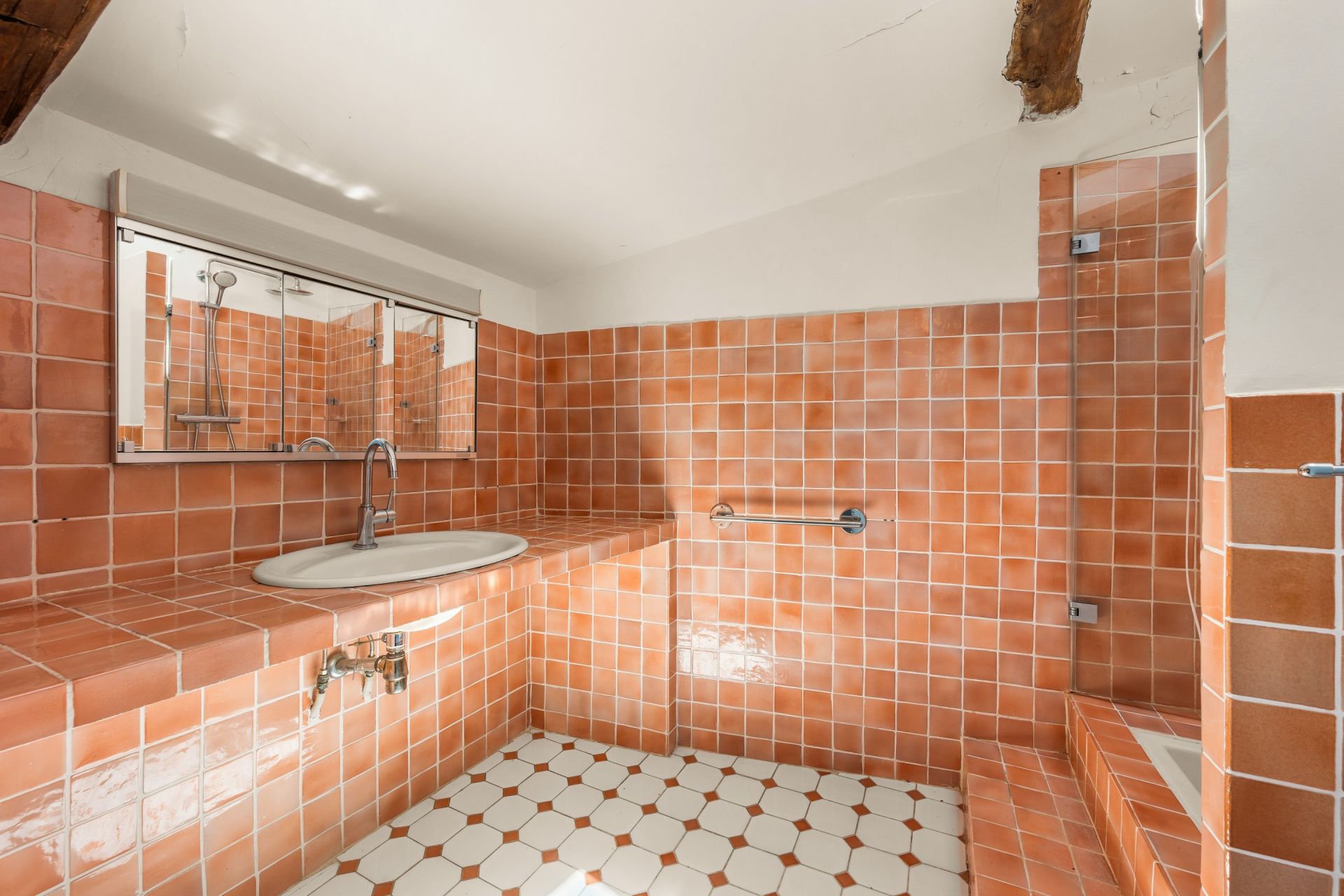 townhouse 7 Rooms for sale on VILLECROZE (83690)