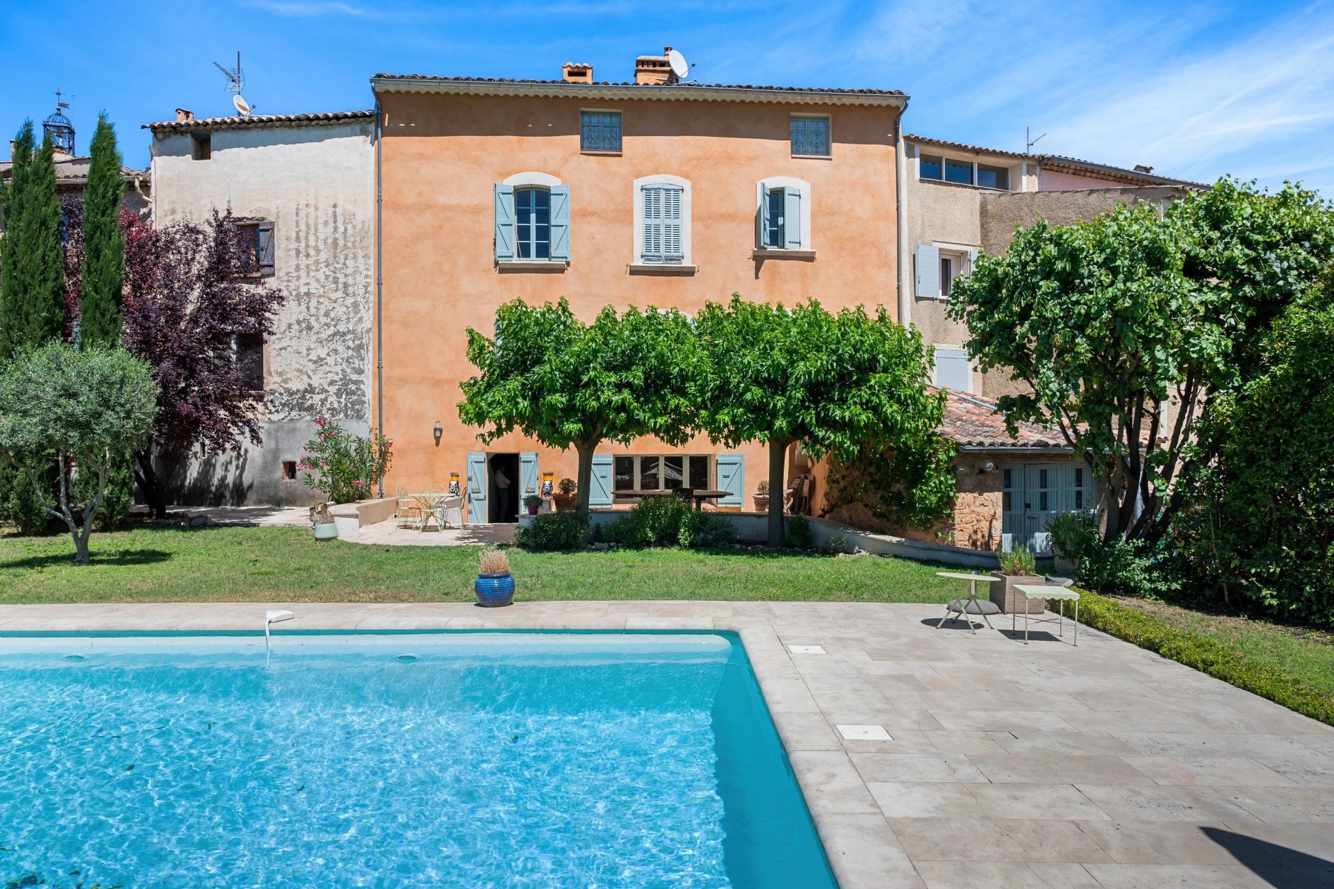 townhouse 7 Rooms for sale on VILLECROZE (83690)