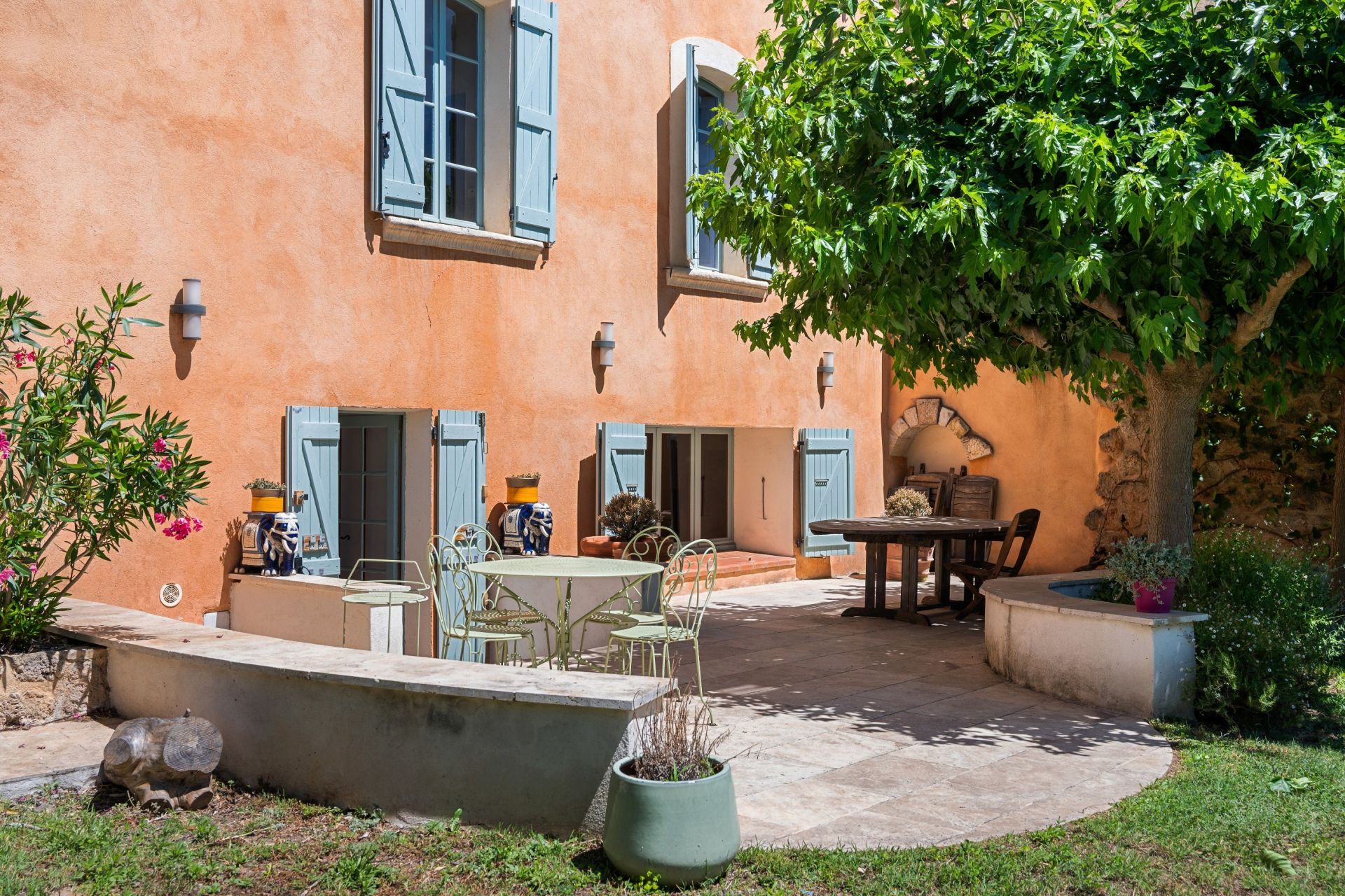 townhouse 7 Rooms for sale on VILLECROZE (83690)