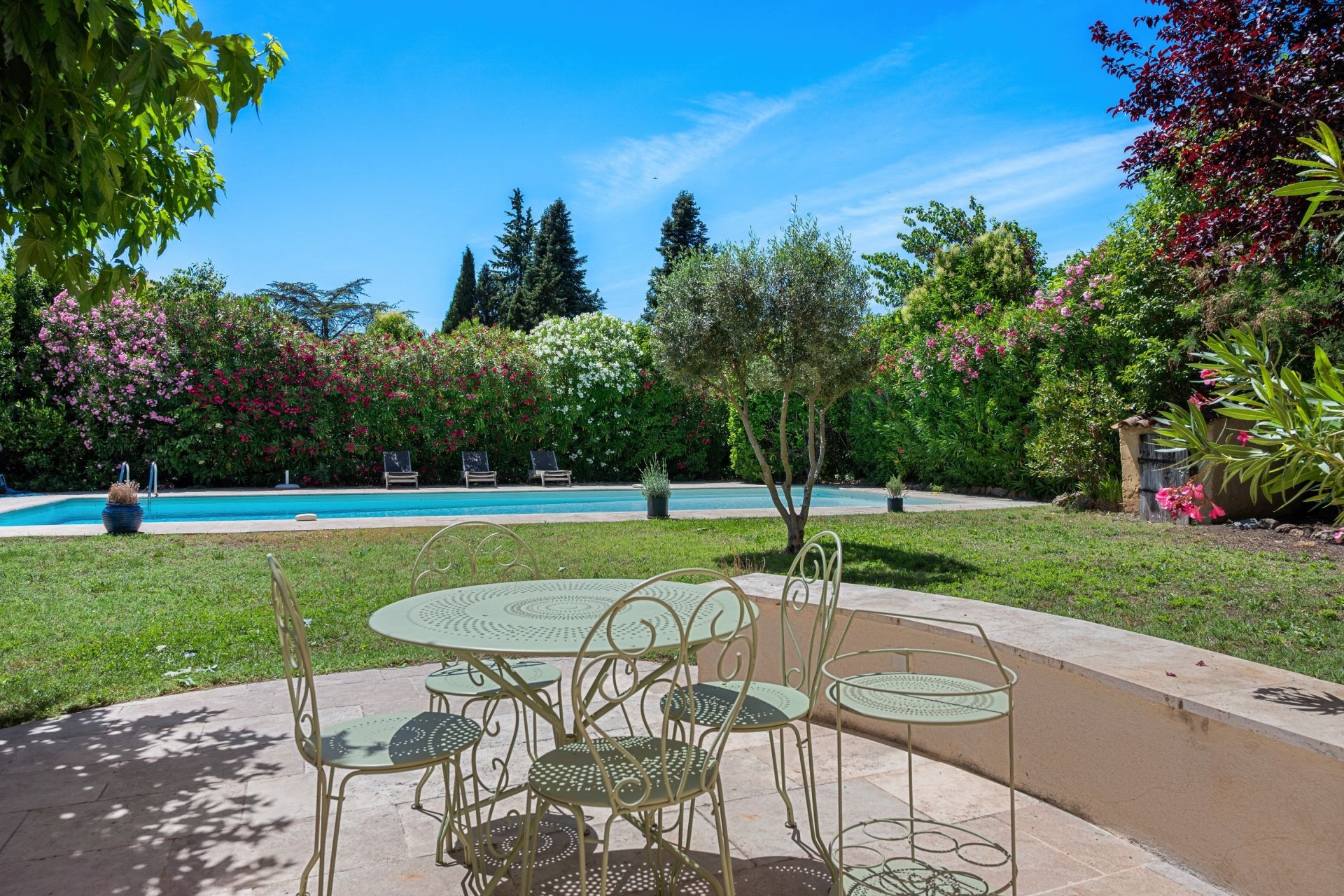 townhouse 7 Rooms for sale on VILLECROZE (83690)