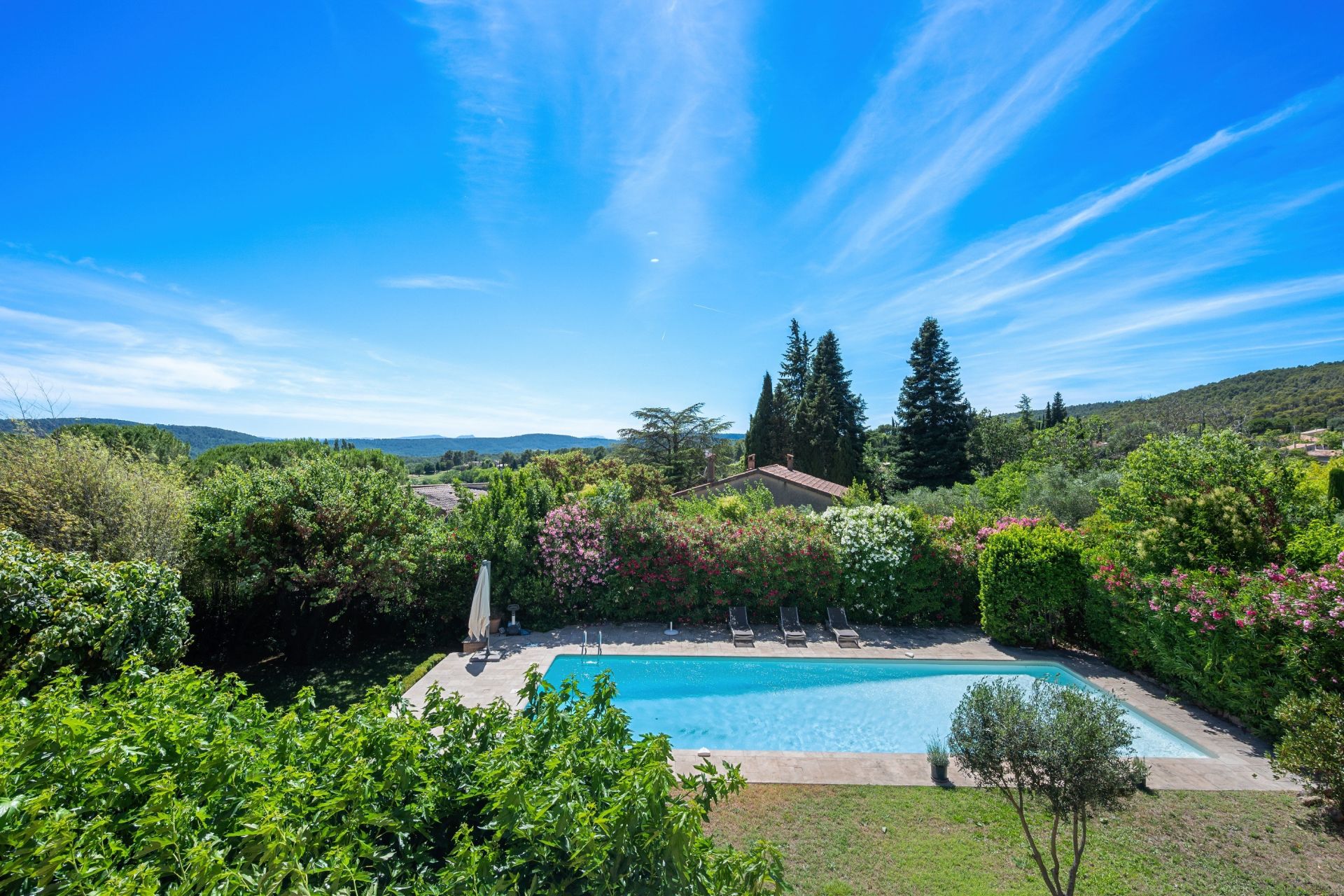 townhouse 7 Rooms for sale on VILLECROZE (83690)