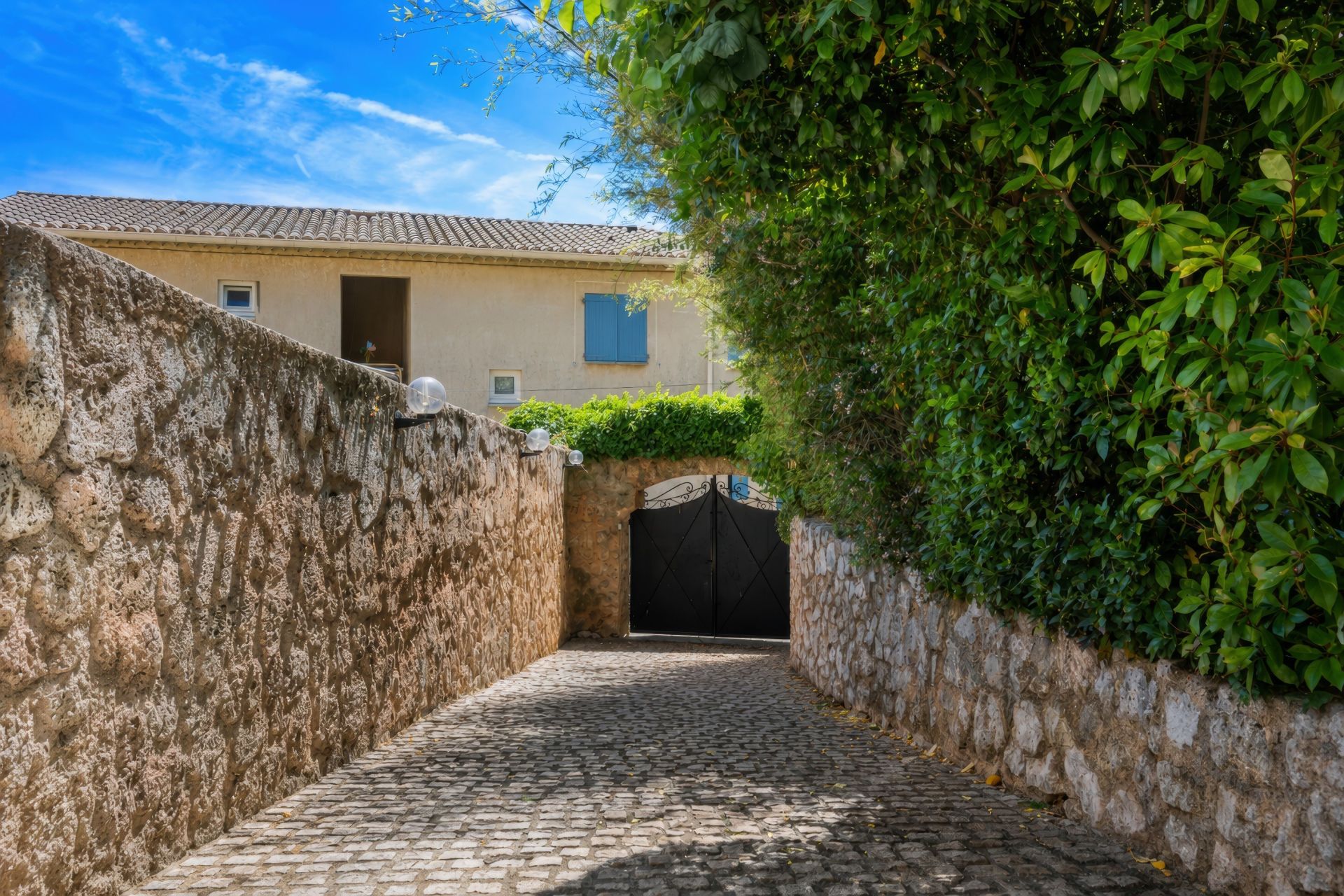 townhouse 7 Rooms for sale on VILLECROZE (83690)
