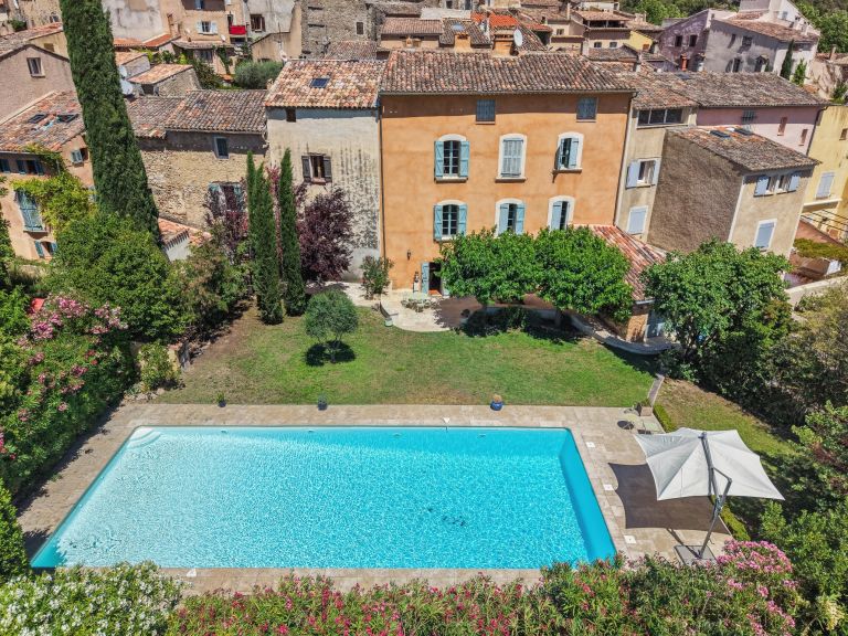 maison de ville 7 Pièces en vente sur VILLECROZE (83690)