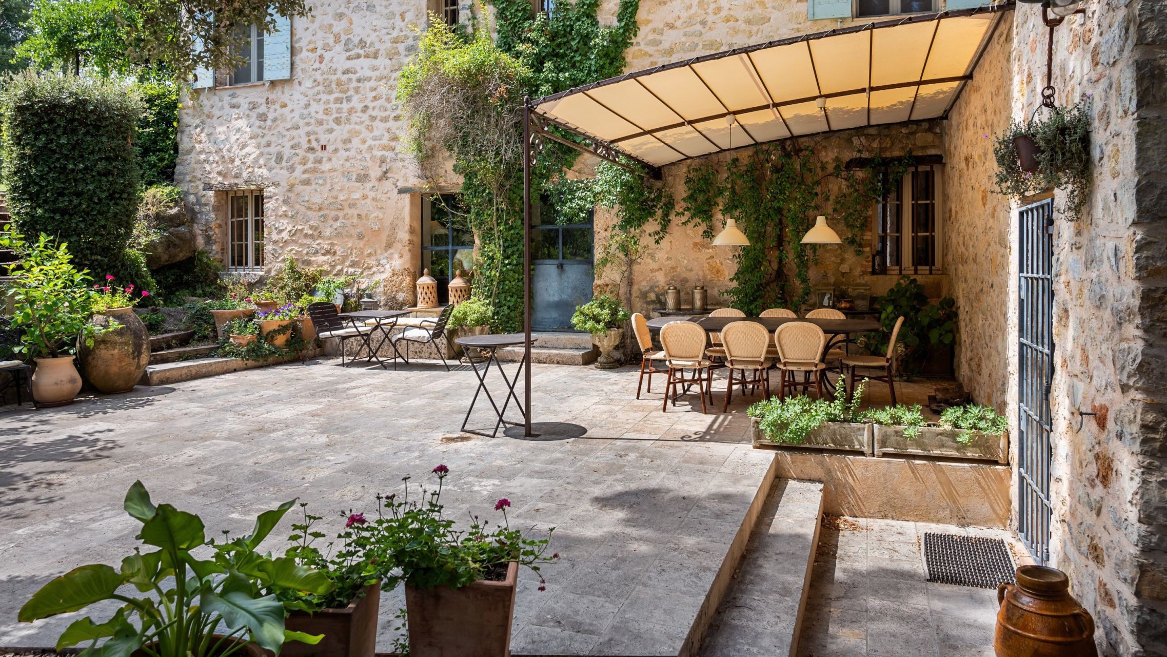 provencal house 6 Rooms for sale on LORGUES (83510)