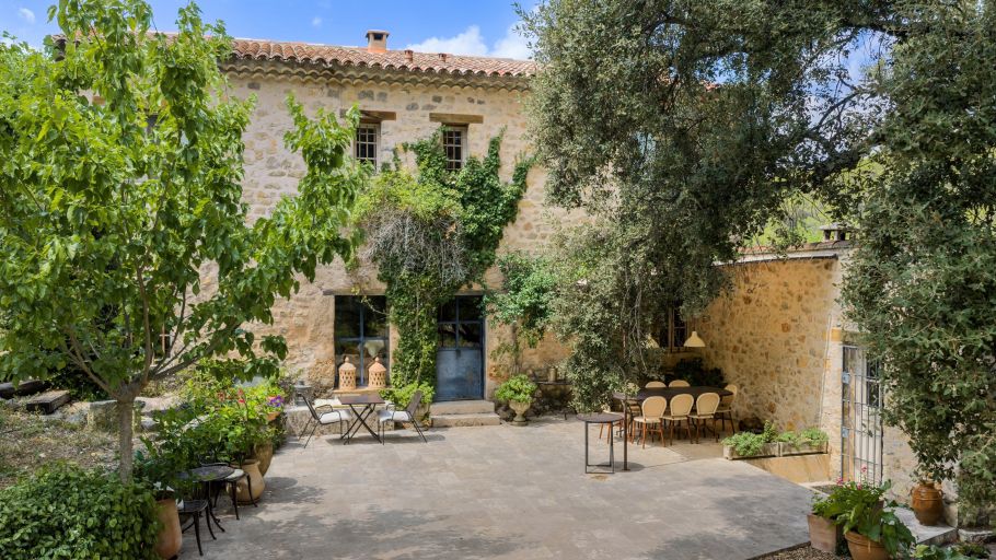 maison provençale 6 Pièces en vente sur LORGUES (83510)
