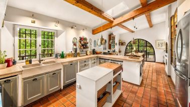 provencal house 6 Rooms for sale on LORGUES (83510)
