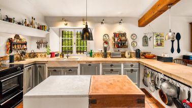 provencal house 6 Rooms for sale on LORGUES (83510)