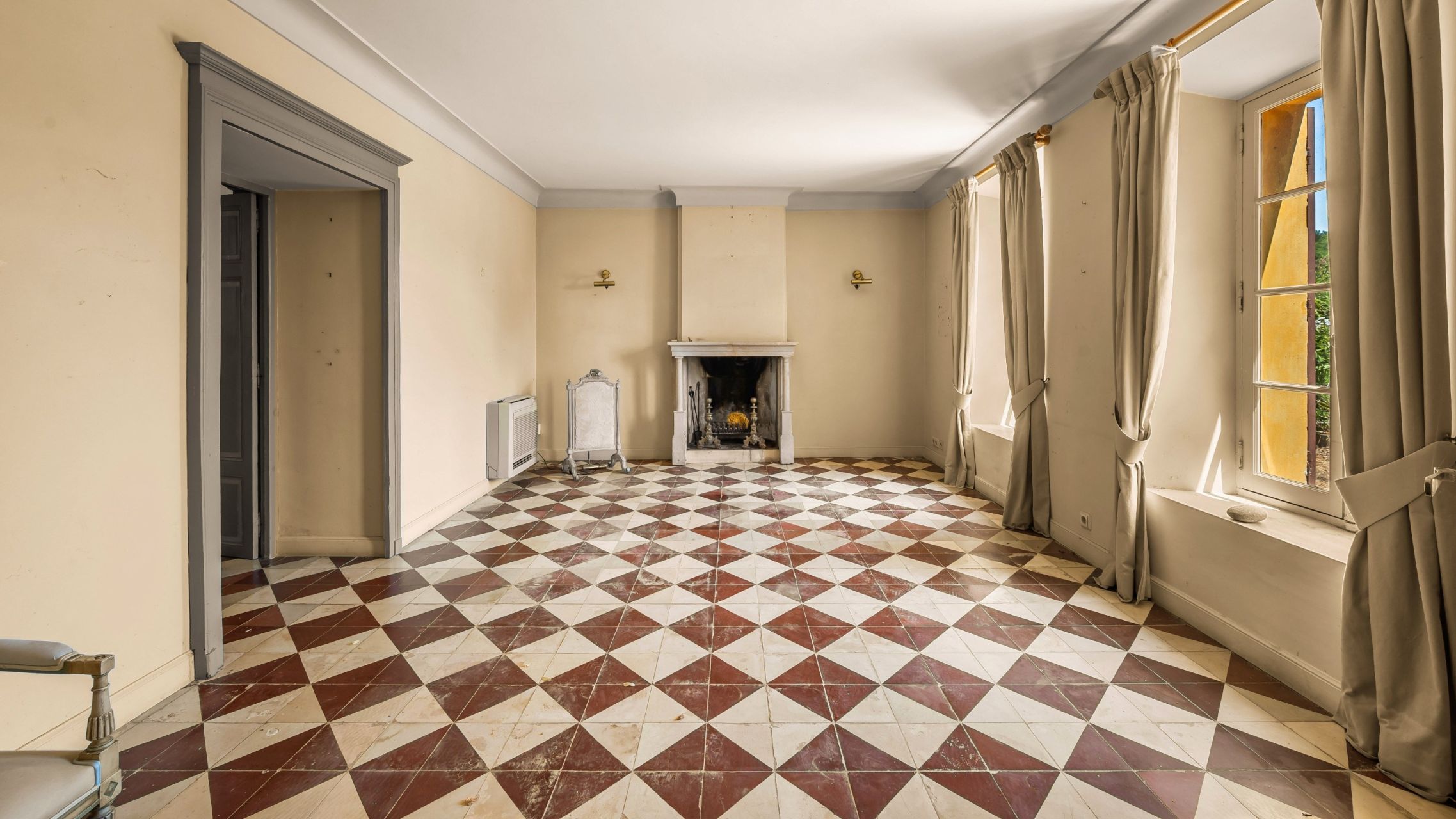 bastide 7 Rooms for sale on CALLIAN (83440)