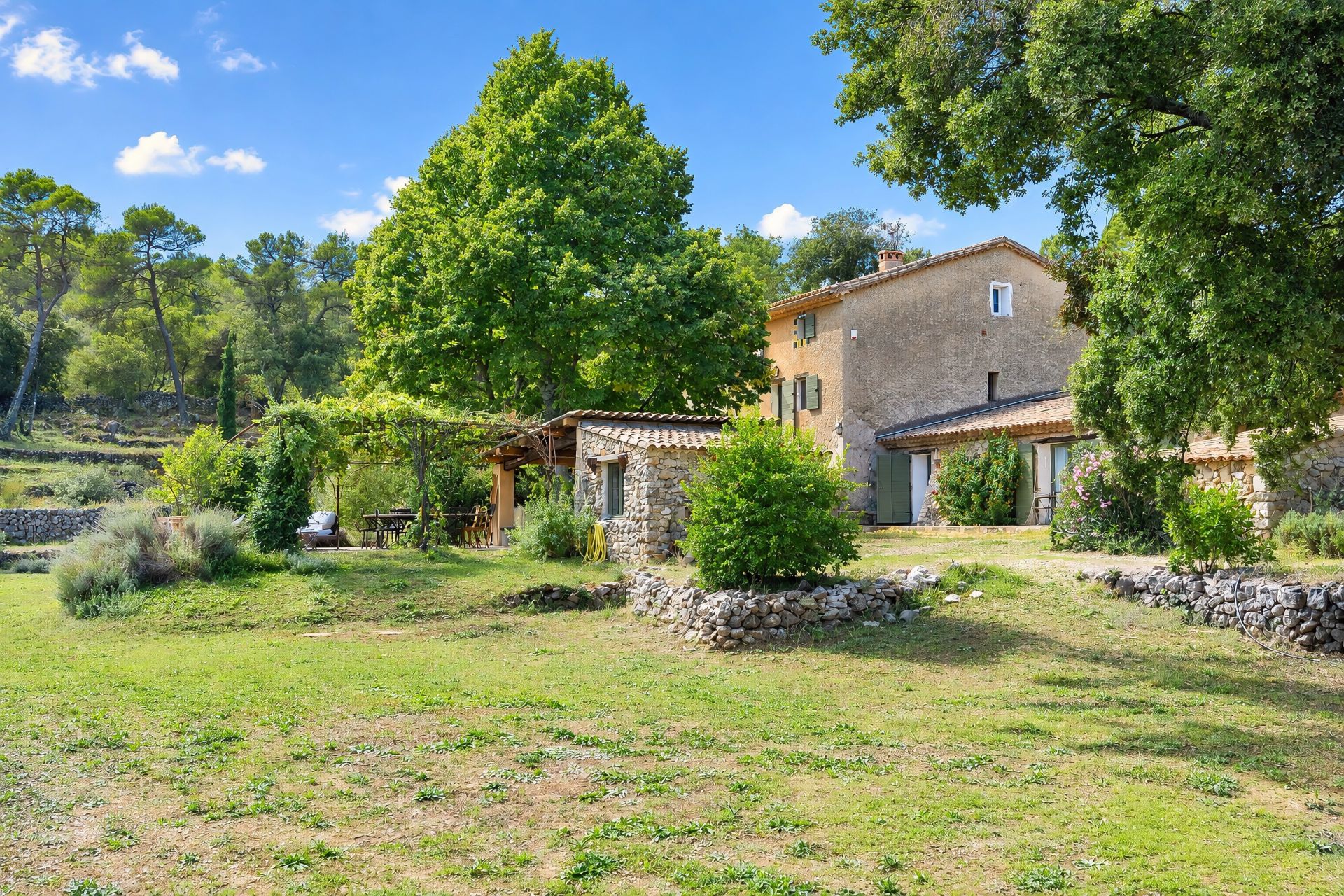 property 10 Rooms for sale on COTIGNAC (83570)