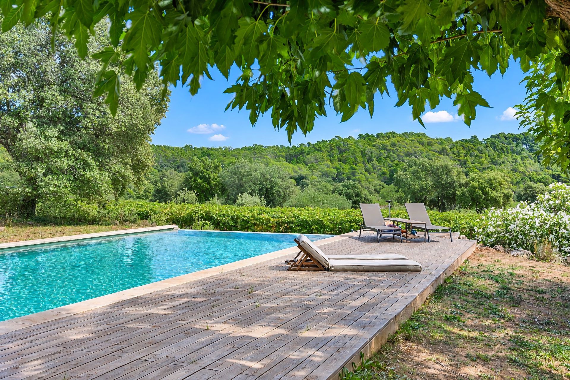propriété 10 Pièces en vente sur COTIGNAC (83570)