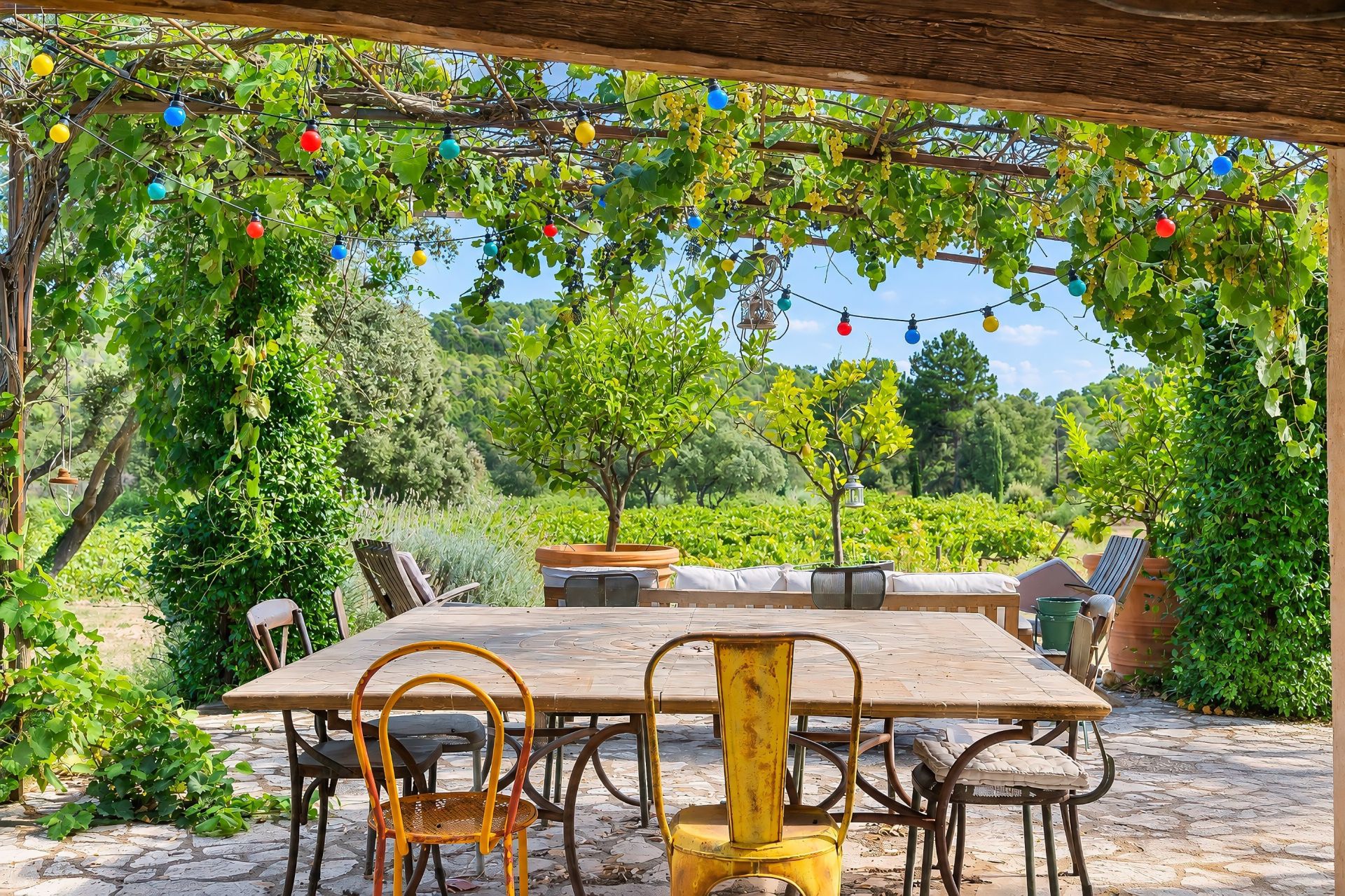 propriété 10 Pièces en vente sur COTIGNAC (83570)