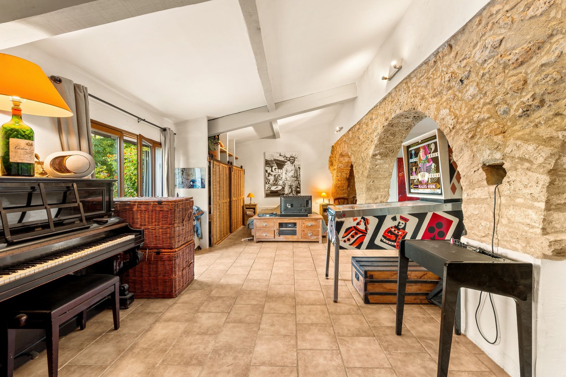 propriété 10 Pièces en vente sur COTIGNAC (83570)