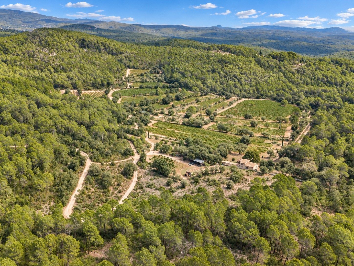 propriété 10 Pièces en vente sur COTIGNAC (83570)