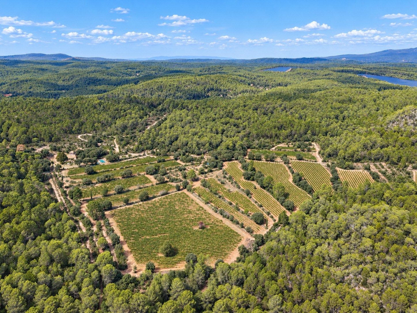 propriété 10 Pièces en vente sur COTIGNAC (83570)