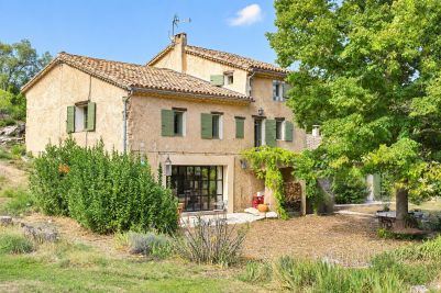 Vente Propriété Cotignac 10&nbsp;Pièces 302&nbsp;m²