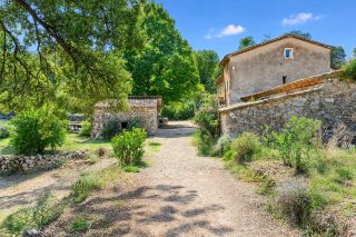 propriété 10 Pièces en vente sur COTIGNAC (83570)