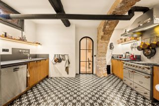 propriété 10 Pièces en vente sur COTIGNAC (83570)