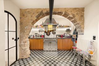 propriété 10 Pièces en vente sur COTIGNAC (83570)