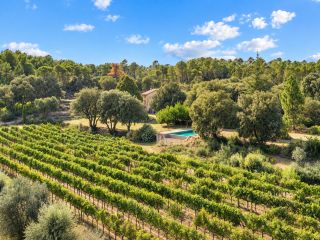 propriété 10 Pièces en vente sur COTIGNAC (83570)