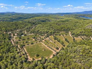 propriété 10 Pièces en vente sur COTIGNAC (83570)