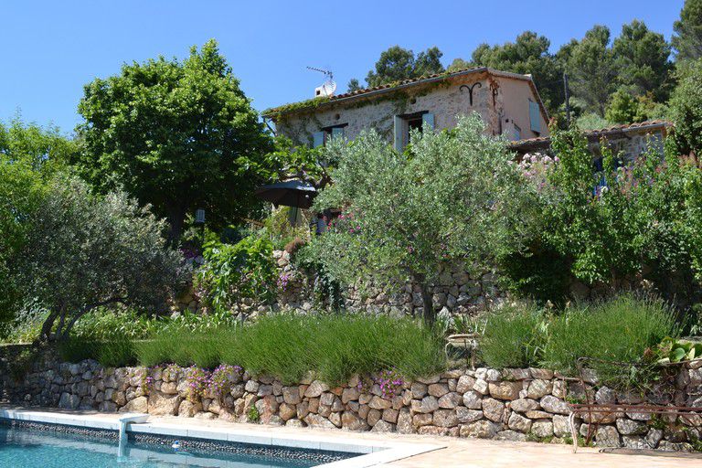 Maison en pierre avec vue panoramique